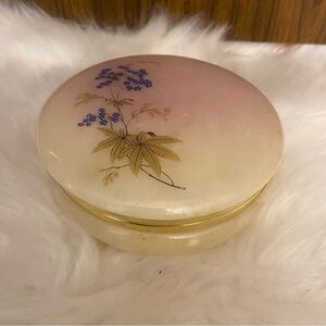 Vintage handmade alabaster floral round jewellery knickknack trinket ‎ container